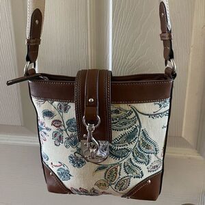 CHAPS canvas floral prints with brown trims and silver accents crossbody bag.